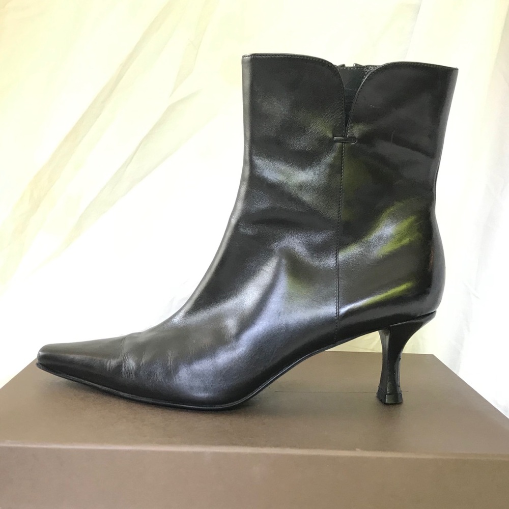 Stuart Weitzman Kittie Pointy Toe Boot - Size 6.5